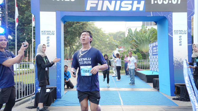 Race photo from KEMLU RUN 2025