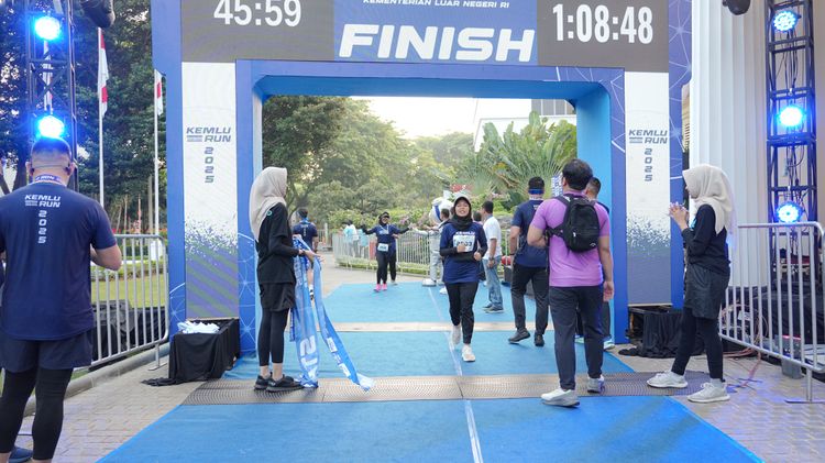 Race photo from KEMLU RUN 2025