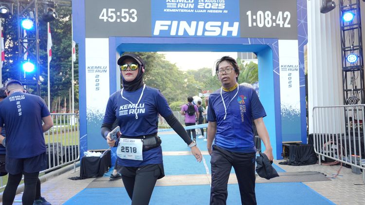 Race photo from KEMLU RUN 2025