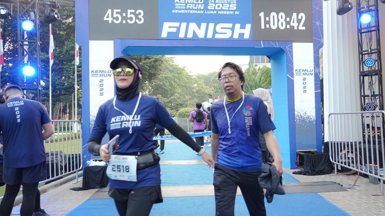 Race photo from KEMLU RUN 2025