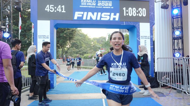 Race photo from KEMLU RUN 2025