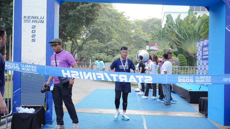 Race photo from KEMLU RUN 2025