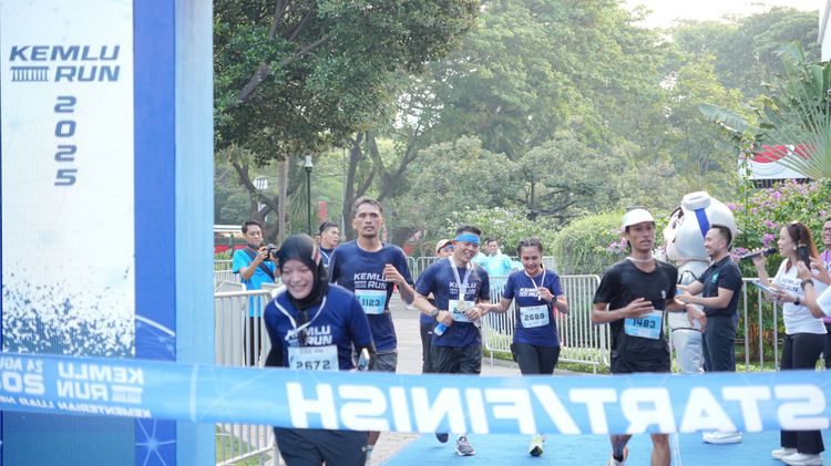 Race photo from KEMLU RUN 2025