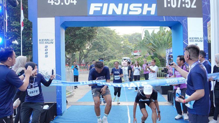 Race photo from KEMLU RUN 2025