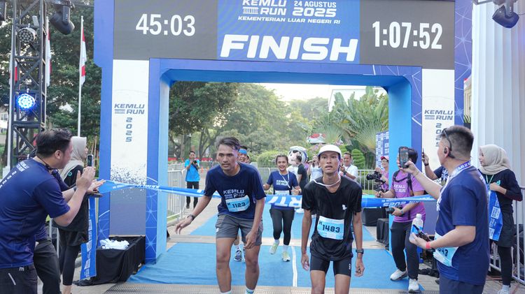 Race photo from KEMLU RUN 2025