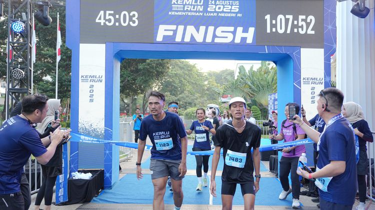 Race photo from KEMLU RUN 2025
