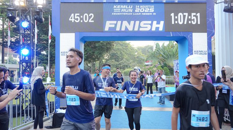 Race photo from KEMLU RUN 2025