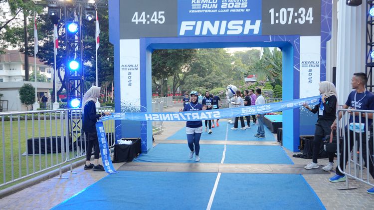 Race photo from KEMLU RUN 2025
