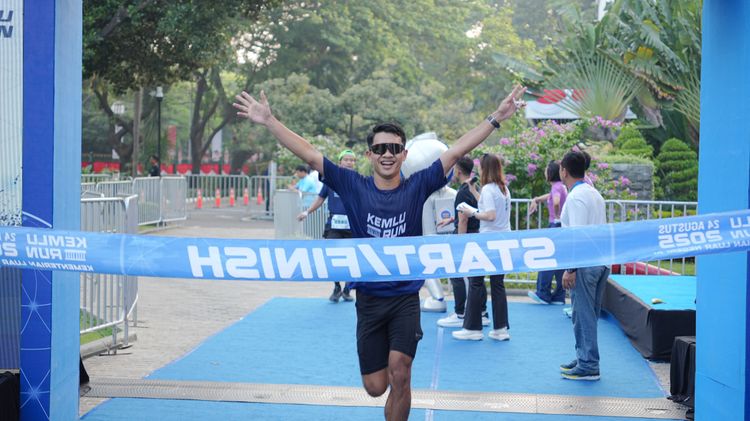Race photo from KEMLU RUN 2025