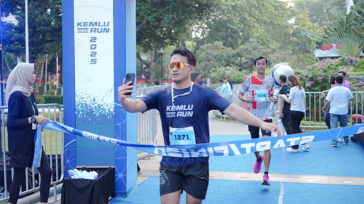 Race photo from KEMLU RUN 2025