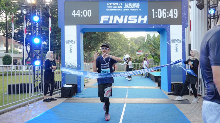 Race photo from KEMLU RUN 2025