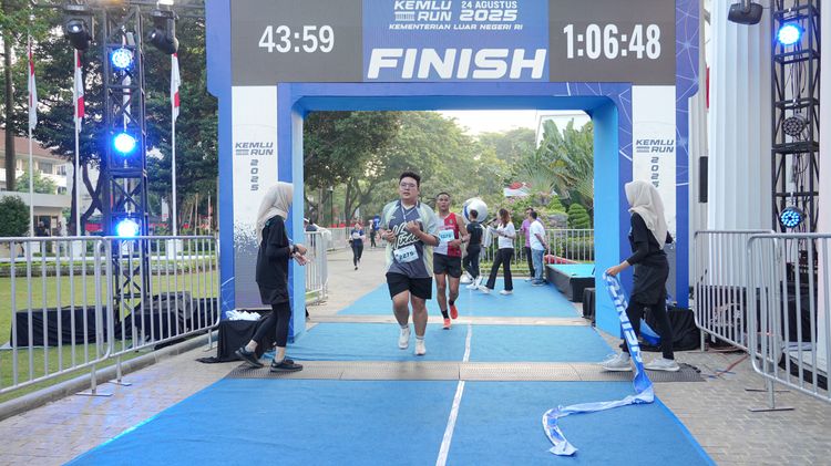 Race photo from KEMLU RUN 2025