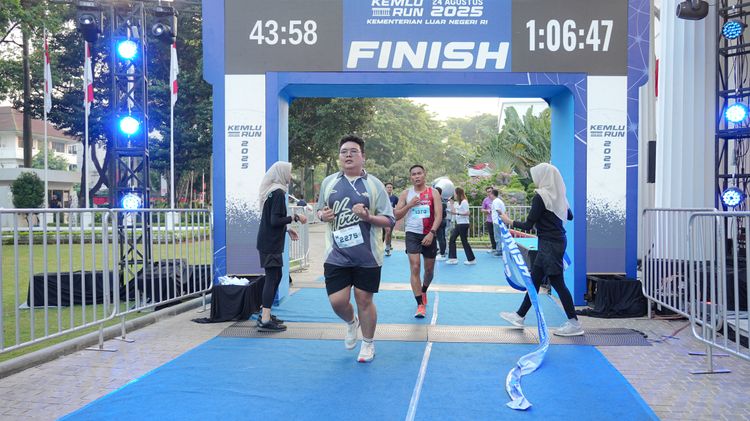 Race photo from KEMLU RUN 2025