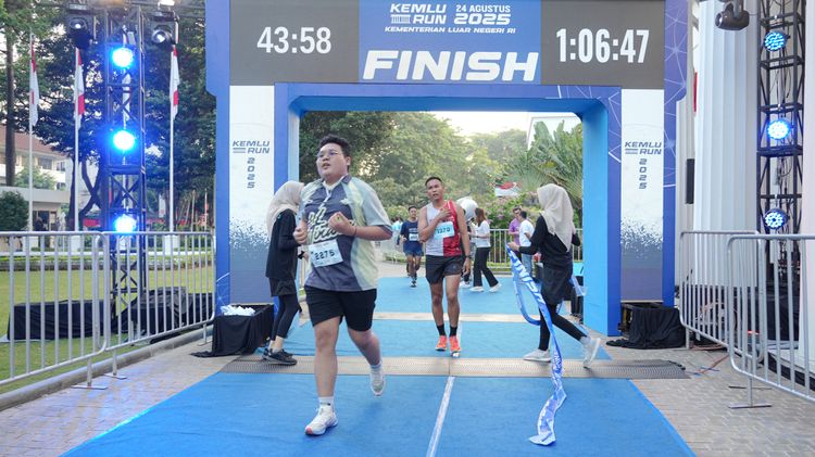Race photo from KEMLU RUN 2025