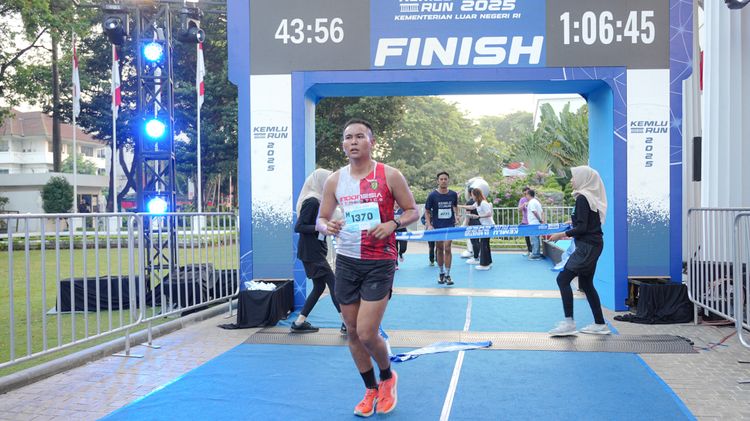 Race photo from KEMLU RUN 2025