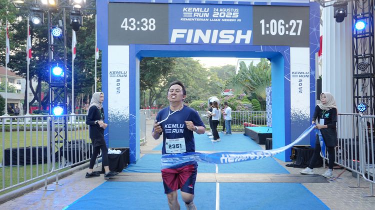 Race photo from KEMLU RUN 2025