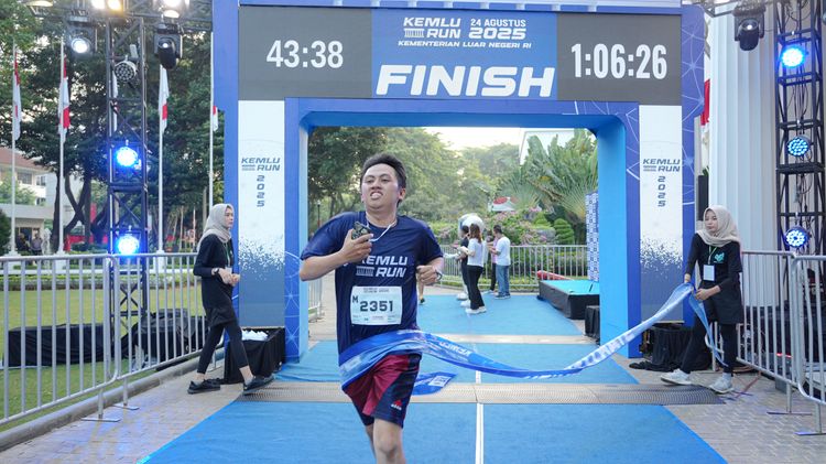 Race photo from KEMLU RUN 2025