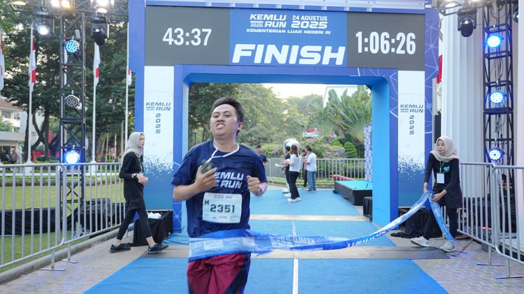 Race photo from KEMLU RUN 2025