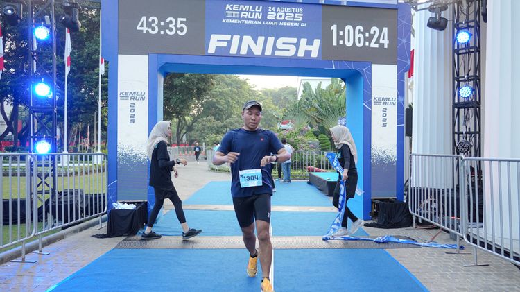 Race photo from KEMLU RUN 2025
