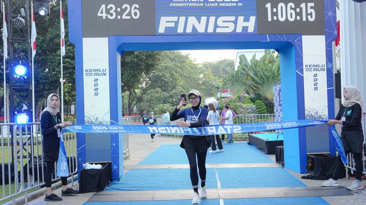 Race photo from KEMLU RUN 2025