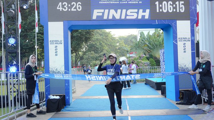 Race photo from KEMLU RUN 2025