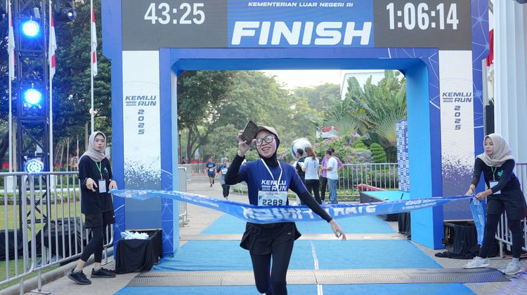 Race photo from KEMLU RUN 2025