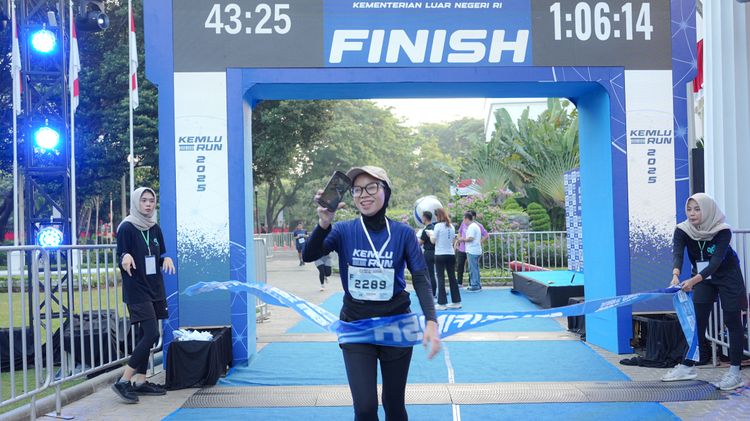 Race photo from KEMLU RUN 2025