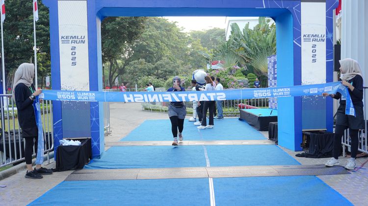 Race photo from KEMLU RUN 2025