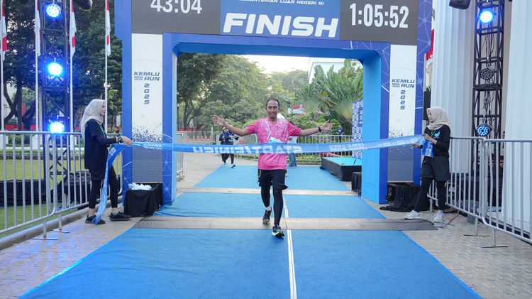 Race photo from KEMLU RUN 2025
