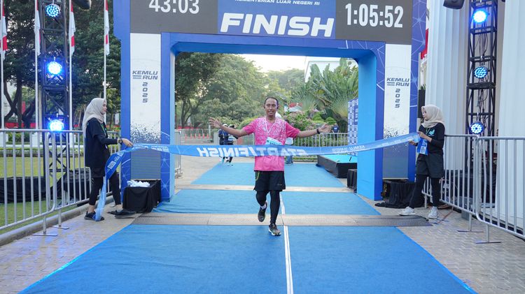 Race photo from KEMLU RUN 2025