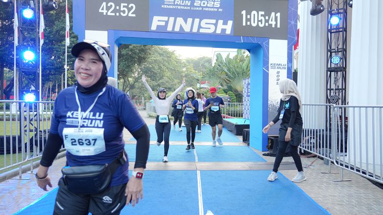 Race photo from KEMLU RUN 2025