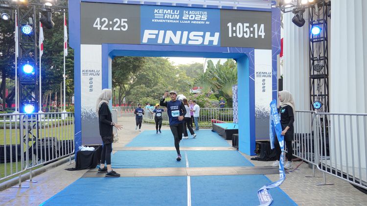 Race photo from KEMLU RUN 2025