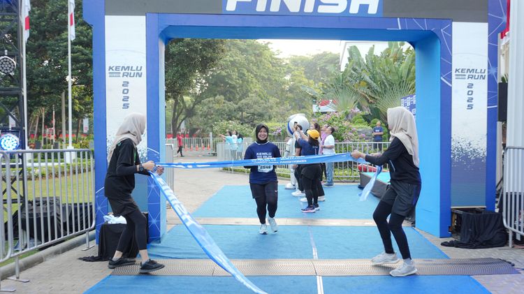 Race photo from KEMLU RUN 2025