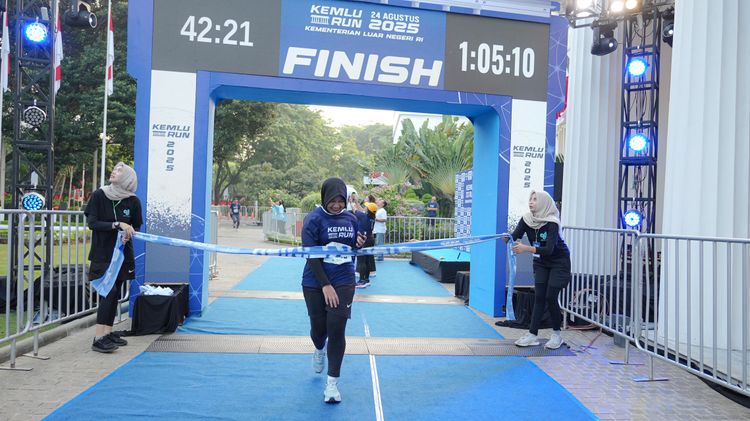 Race photo from KEMLU RUN 2025