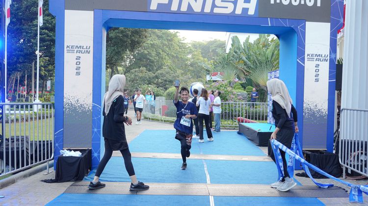 Race photo from KEMLU RUN 2025