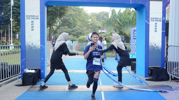 Race photo from KEMLU RUN 2025