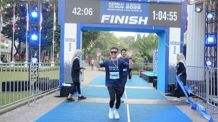 Race photo from KEMLU RUN 2025
