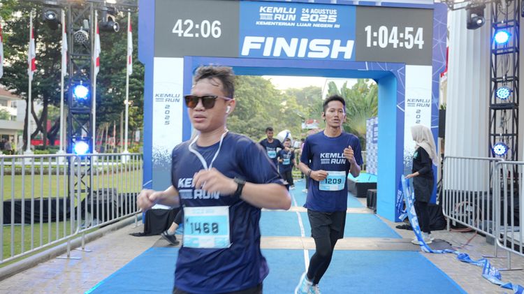 Race photo from KEMLU RUN 2025