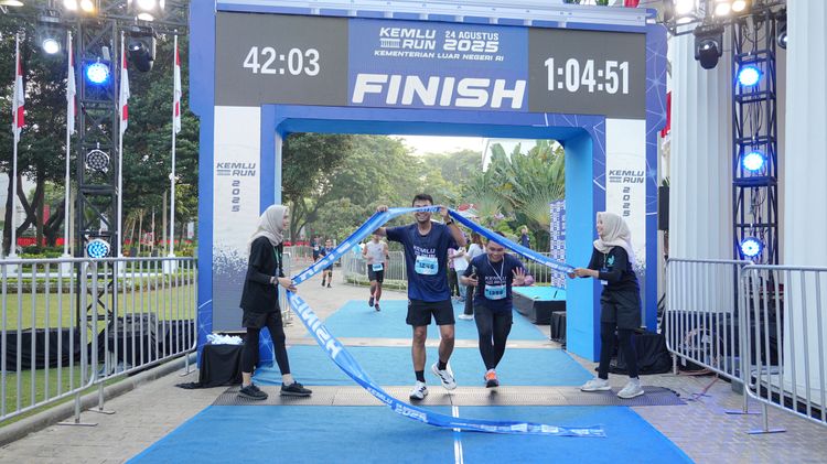 Race photo from KEMLU RUN 2025