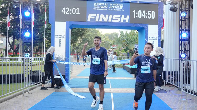 Race photo from KEMLU RUN 2025