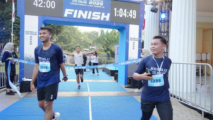 Race photo from KEMLU RUN 2025