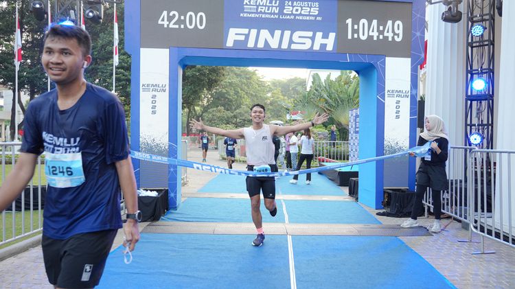 Race photo from KEMLU RUN 2025