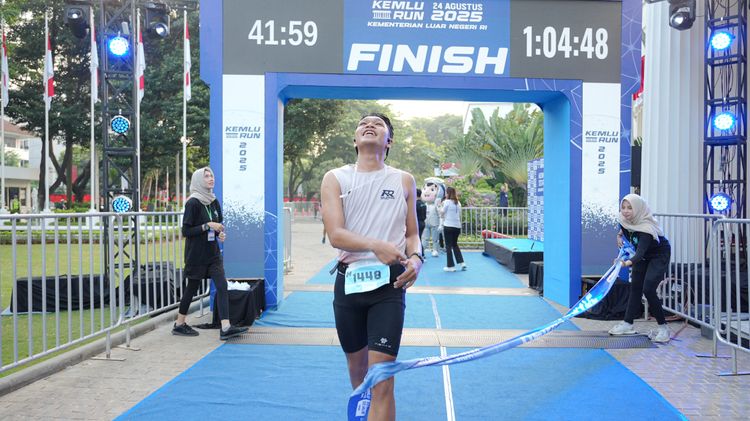 Race photo from KEMLU RUN 2025