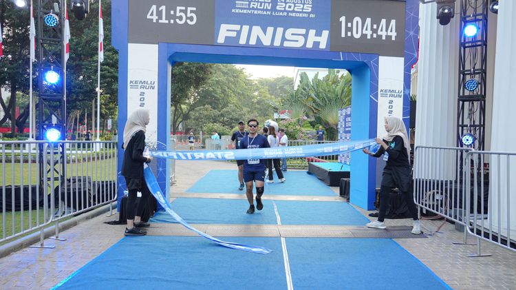 Race photo from KEMLU RUN 2025