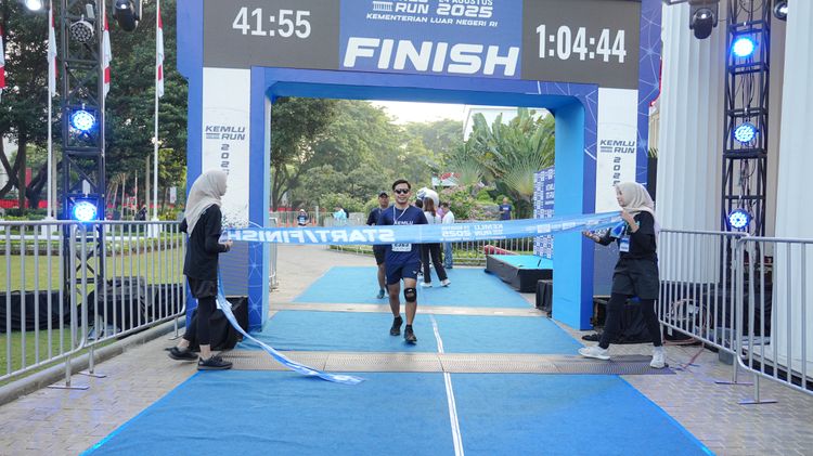 Race photo from KEMLU RUN 2025