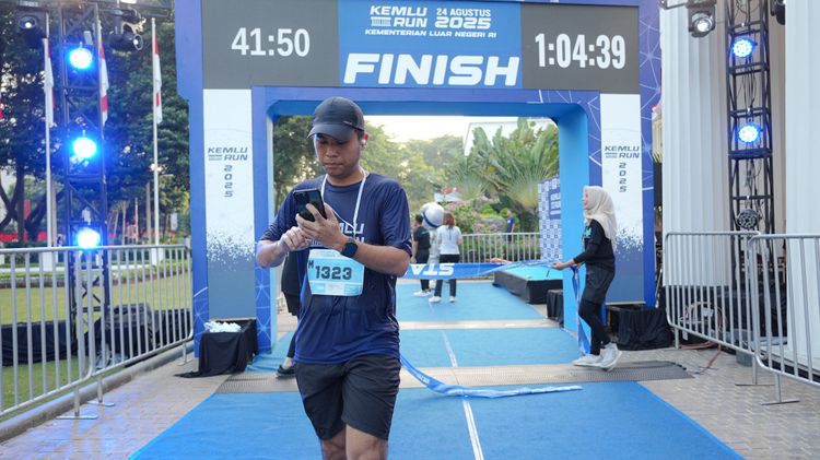 Race photo from KEMLU RUN 2025