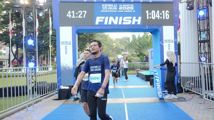 Race photo from KEMLU RUN 2025