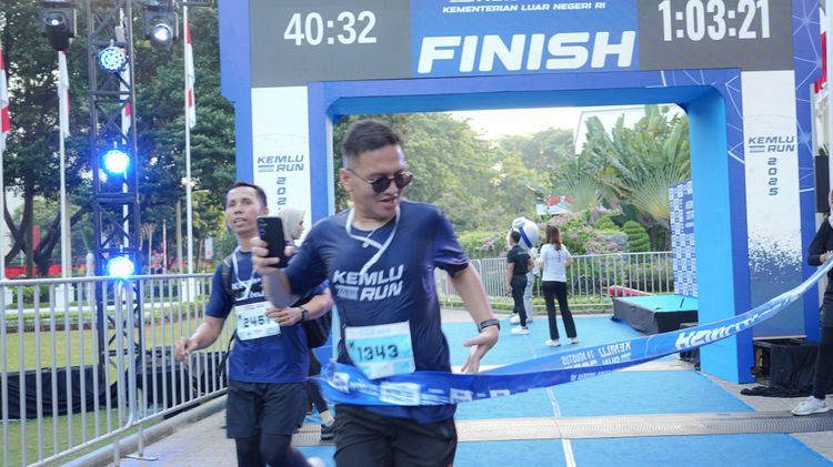 Race photo from KEMLU RUN 2025