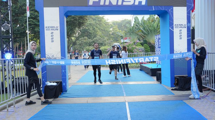 Race photo from KEMLU RUN 2025