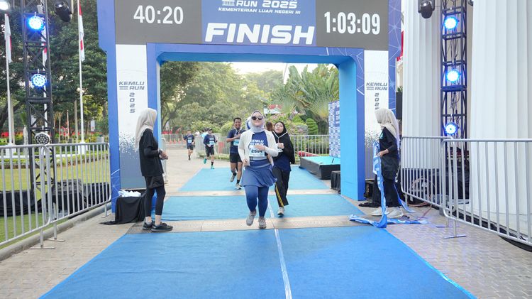 Race photo from KEMLU RUN 2025